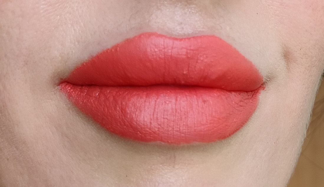 Bourjois Rouge Velvet The Lipstick на губах