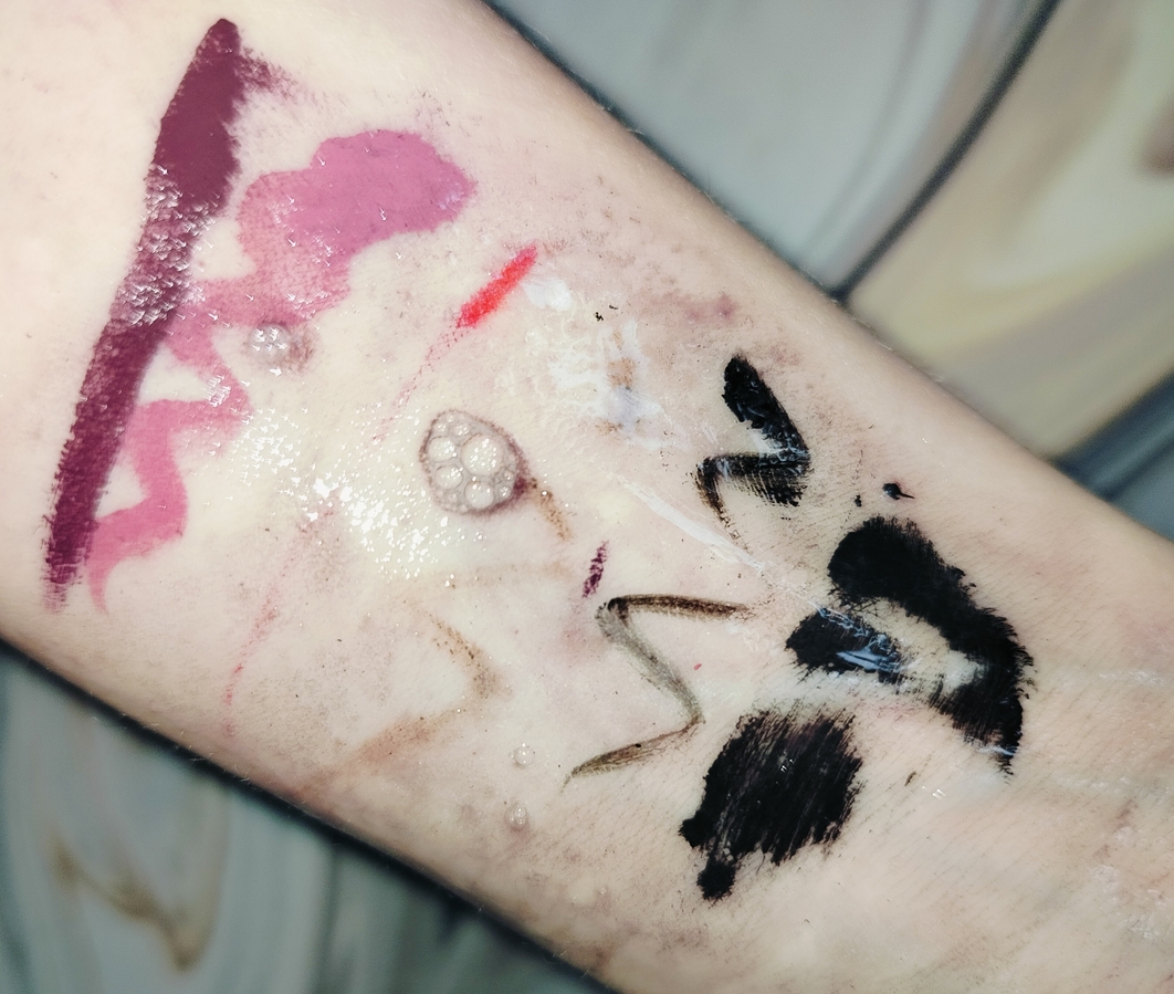 Добавила воды и помассировала