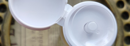 Мягкое очищение и выравнивание тона кожи с кислотным тонером Renewing AHA Face Toner от Frndly Beauty