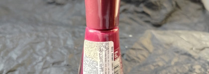 Cultist Robe Palette: готический маникюр с Sally Hansen Insta-Dri Extra Fast Drying Nail Polish #428 Zip Wine