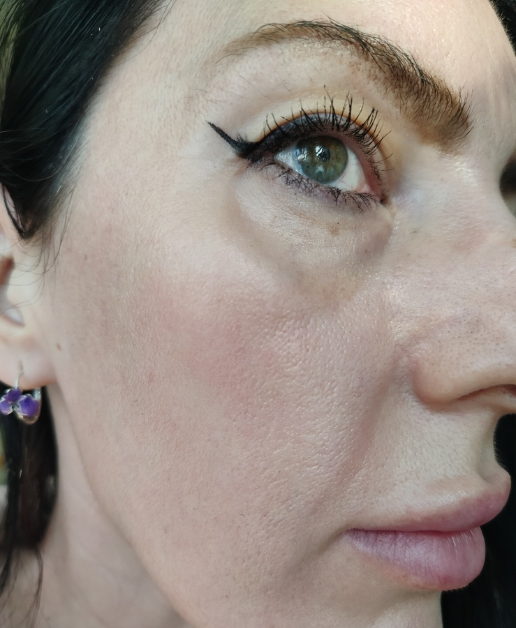 Нанесена только база под макияж Moonlight Glow Primer