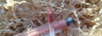 Легендарная матовая Huda Beauty Liquid Matte в культовом нюдовом оттенке #Trendsetter. Сравнение MAC Powder Kiss Liquid Lipcolor #979 Impulsive