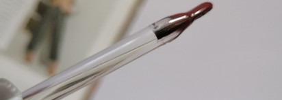 Arive Makeup Comfort Shine Lip Gloss в модном коричнево-винном оттенке - всем хорош, но есть нюанс