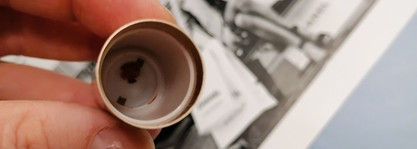 Матовая помада Uvinion в универсальном оттенке Sophie - российский знаменитый аналог оттенку Pillow Talk