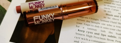 Две помады от Funky Monkey - разные текстуры, но одинаково нюдовый результат