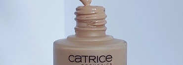 Когда лучшее — враг хорошего: тональная основа HD Liquid Coverage Foundation от Catrice в 10 оттенке (light beige)