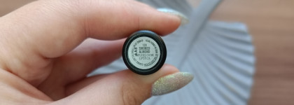 MAC strip down amplified lipstick в оттенке Smoked Almond - теплый нюд для всех цветотипов