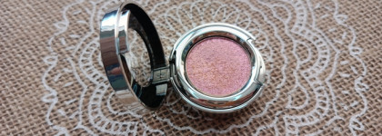 Новинки российской косметики 2023: оттенок из базовой коллекции Mimosa от Shik Single Eyeshadow