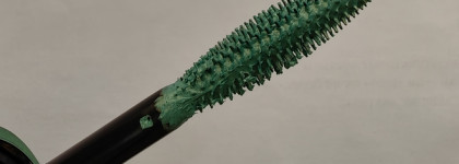 Российская тушь-новинка 2022: 7 Days B.colour Fantastic Long Lash Metallic Mascara angel в оттенке 05 Green с эффектом металлика