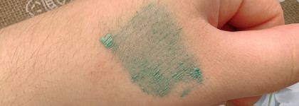 Российская тушь-новинка 2022: 7 Days B.colour Fantastic Long Lash Metallic Mascara angel в оттенке 05 Green с эффектом металлика