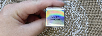 Лимитированная новинка российской косметики 2023 от Shik Lip Care Gloss в оттенке Merry Dancers