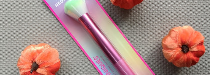 Пушистость: Real Techniques neon dream buffing brush № 204
