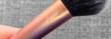 Пушистость: Real Techniques Powder Brush № 201