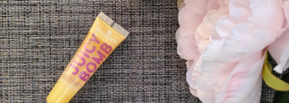 Essence Juicy Bomb Lipgloss в оттенке Fresh Banana