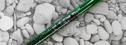 Фаворит года в категории "триохромный карандаш": Beauty Bomb Duochrome Eye Pencil Big Brother's Wathing You в оттенке 03