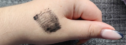 Фаворит года в категории "водостойкая тушь": Vivienne Sabo Cabaret Premiere Waterproof в оттенке 01