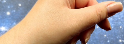 Не люблю кремы, поэтому пользуюсь Darling Body Dew