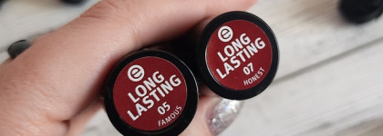 Немного готики от Essence. Стойкая кремовая помада longlasting lipstick в оттенках 05 Famous и 07 Honest