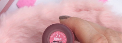 Плюшевые губы с тинтом Peripera Ink Airy velvet в оттенке 21 Fluffy peach