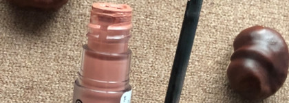 Стойкая помада от Essence 8 h Matte Liquid Lipstick в оттенке 04 Rosy nude