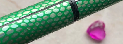 Новогодняя тушь Beauty bomb mascara Alfa Dracona в непростом оттенке Crimson