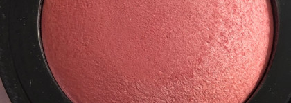 Нежные коралловые румяна Deborah Milano hi-tech blush в оттенке 62