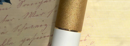 Глянцевая помада Uvinion Glossy Balm Lipstick в кофейном оттенке Mr