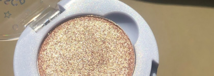 Лунная пыль: Iscream Cosmic Eyeshadow в оттенке 02 Lunar Dust