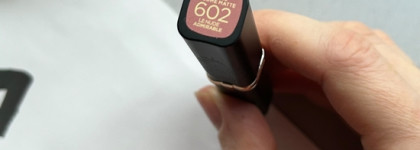 Красивая пыльная роза: L’Oreal Color Riche Intense Volume Matte Lipstick в оттенке 602 Le nude admirable