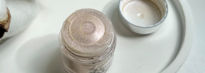 Простой, но красивый искрящийся беж: минеральные тени Ашера в оттенке Астарта