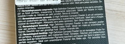 Лучшая пудра с тонким покрытием для жирной и комби кожи: Artdeco High Definition Compact Powder в оттенке 2 Light Ivory