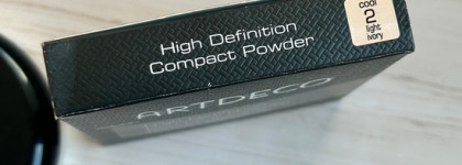Лучшая пудра с тонким покрытием для жирной и комби кожи: Artdeco High Definition Compact Powder в оттенке 2 Light Ivory
