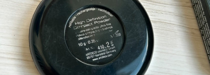 Лучшая пудра с тонким покрытием для жирной и комби кожи: Artdeco High Definition Compact Powder в оттенке 2 Light Ivory