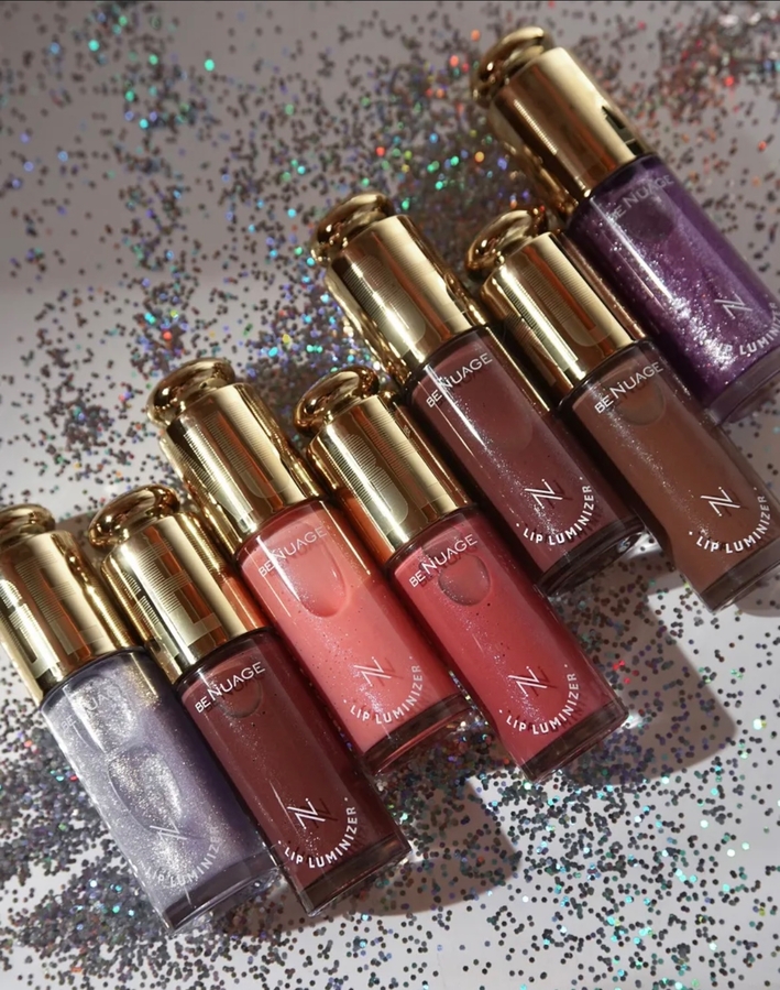 Toffee третий справа