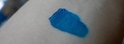 Kiko Milano Instant Colour Matte Liquid Lip Colour (12) - помада небесно-голубого оттенка