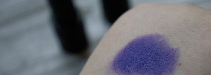 Jeffree Star Cosmetics Velvet Trap Lipstick (Throwing Up Cereal) - необычная фиолетовая помада