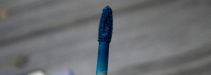 Kiko Milano Instant Colour Matte Liquid Lip Colour (12) - помада небесно-голубого оттенка