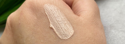 Попробовала и не пожалела. Naj Oleari Lasting Smooth Eye Primer