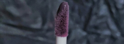 Призываю Битлджуса с блеском для губ NYX Sandworm Swirl Lip Gloss в оттенке 04