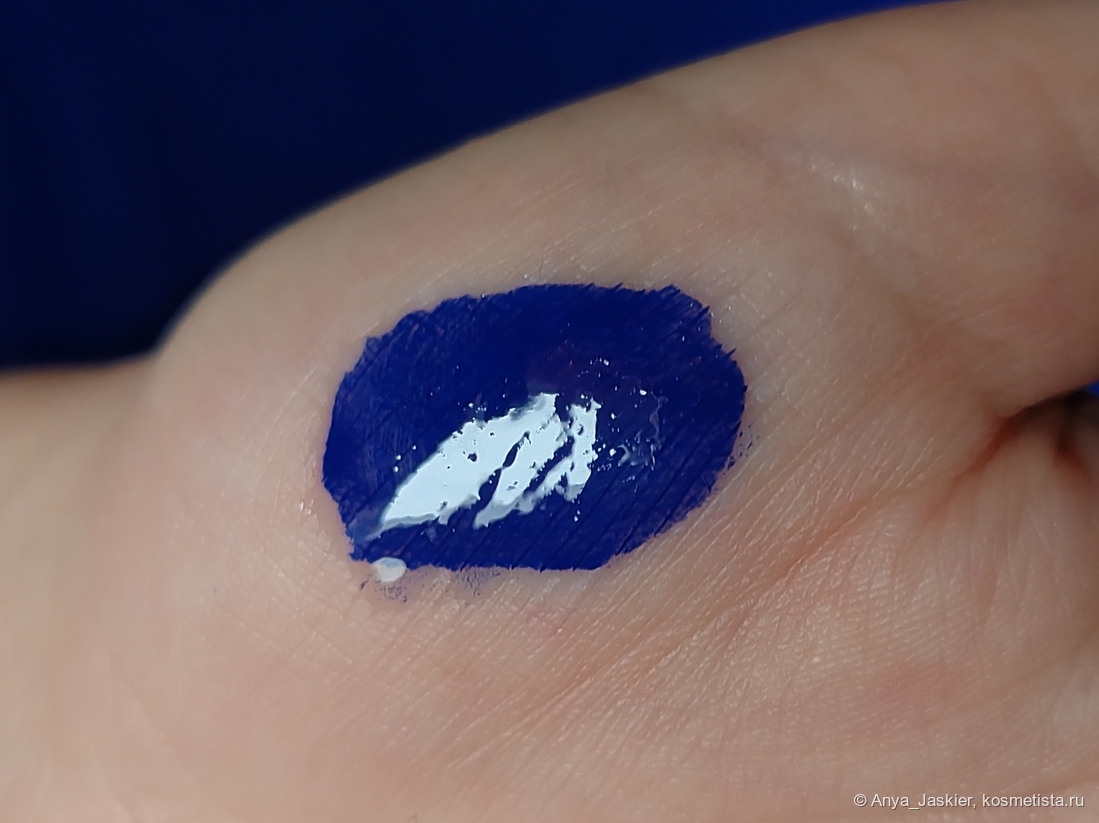 через несколько минут блеск побежал в стороны, таща за собой кусочки пигмента