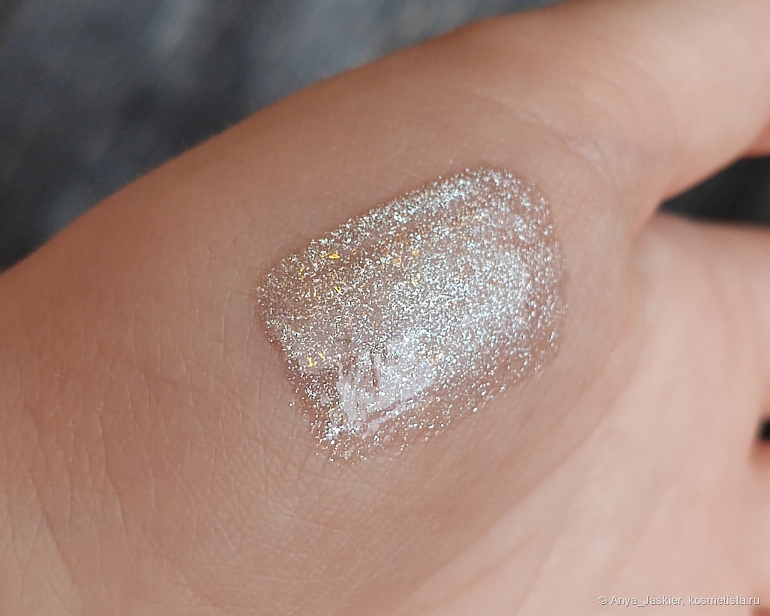 тоже видно отражение гирлянды