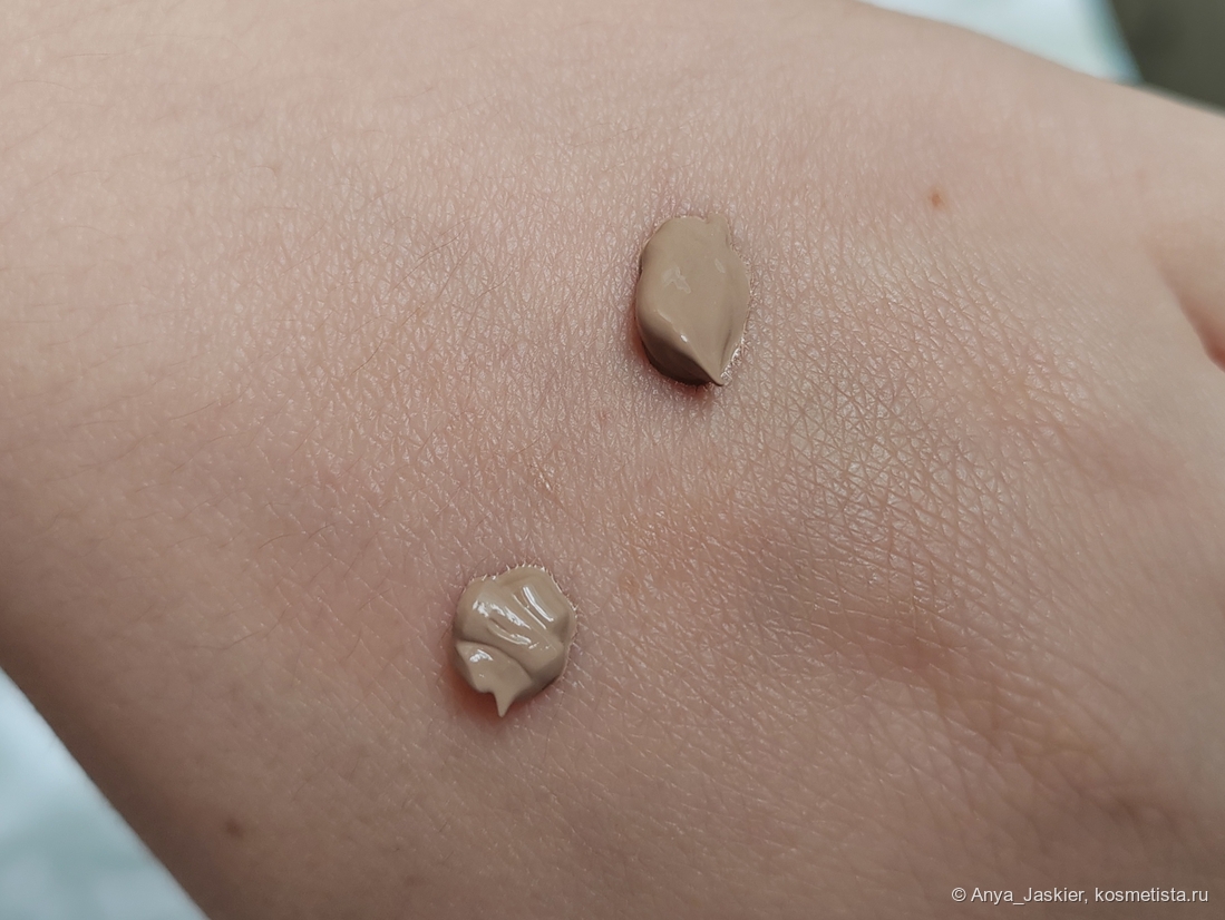 сверху Mattifying Veil, снизу Silky Radiance