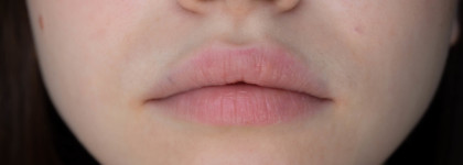 Стойкая помада для зимних праздников и застолий: погремушка-хамелеон Beauty bomb Time conspiracy