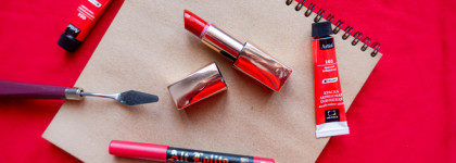 Увлажняющее red lip комбо: карандаш Beauty Bomb Alt Lolita и помада Л'Этуаль Comme Il Faut Gold