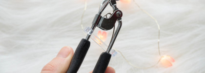 Аксессуары от L.a.f. Щипцы для завивки ресниц и очиститель кистей для макияжа