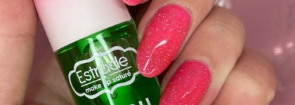 Отличное масло для губ Estrade Relax в оттенке 502 Мятный тархун на губах