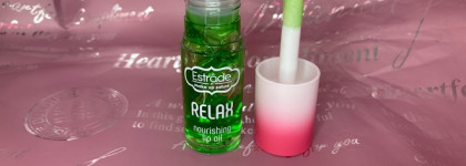 Отличное масло для губ Estrade Relax в оттенке 502 Мятный тархун на губах