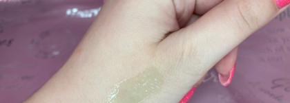 Отличное масло для губ Estrade Relax в оттенке 502 Мятный тархун на губах