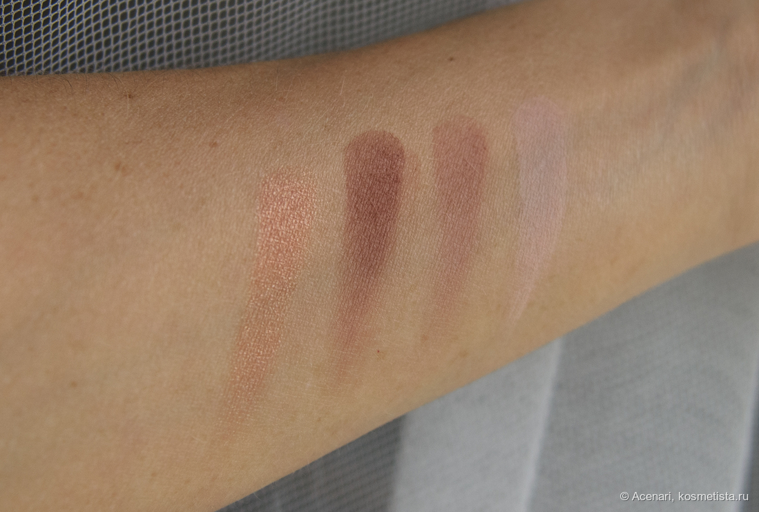 Свотчи на руке (естественное освещение, у окна, облачно)