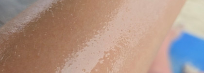 Открытие года: Лучшее Солнцезащитное масло от Clarins для тела и волос SPF 30 Huile Solaire Embellisante, усиливающее оттенок загара